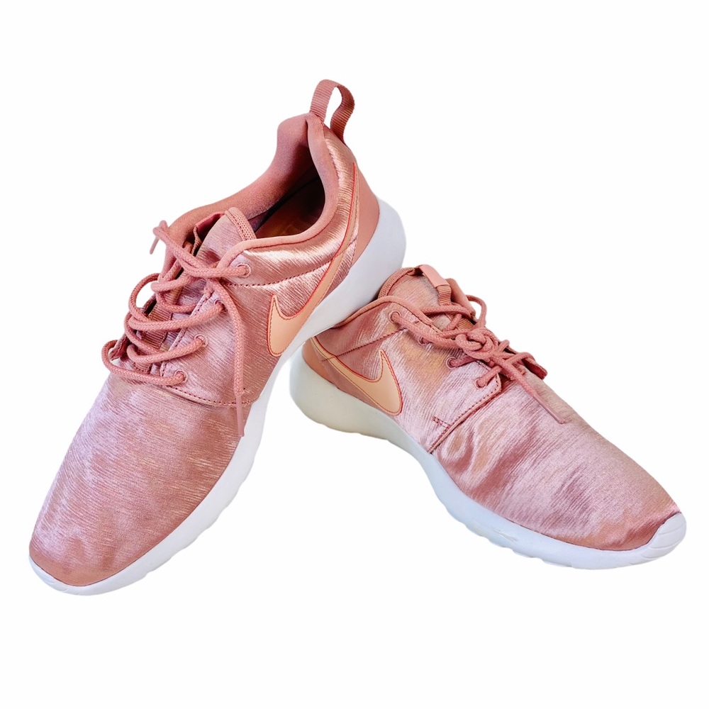 NWOB Nike Roshe One Premium Rust Pink Sneakers